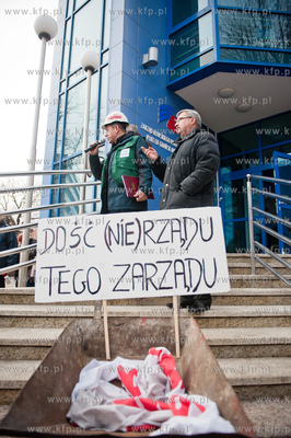 Gdansk. Protest pracownikow Portowej Strazy Pozarnej...