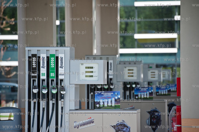 Gdansk. Nowo otwarta stacja benzynowa grupy Lotos....