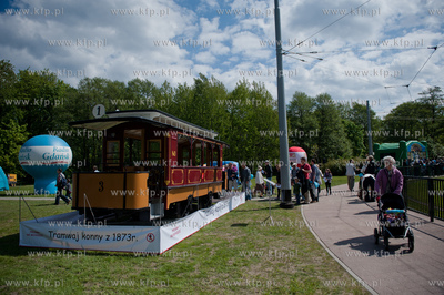 Gdansk. Petla tramwajowa w Jelitkowie. Majowka z tramwajem....