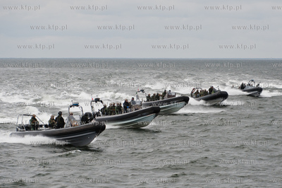 Zatoka Gdanska. Pokaz akcji odbijania zakladnikow ze...