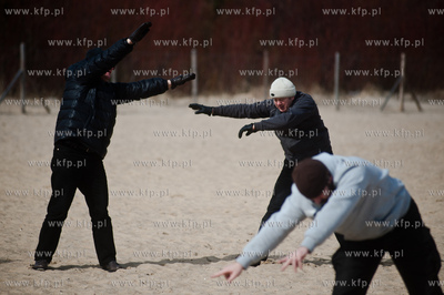 Gdansk. Plaza w Jelitkowie. Niedzielna kapiel gdanskich...