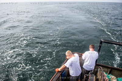 Morze Bałtyckie. Rybacy z Władysławowa, z kutra...