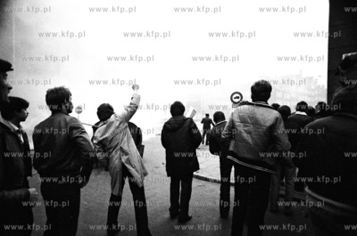 Gdansk. Stan Wojenny. Starcia z milicja. Nz. starcia...