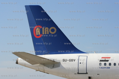 Gdansk, Rebiechowo. Nz. Airbus A320-231 linii Air Cairo
REG.SU-GCL

12.09.2006
fot....