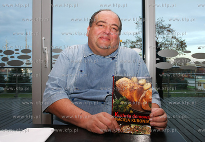 Gdynia, Centrum Gemini. Maciej Kuron podpisywal swoja...