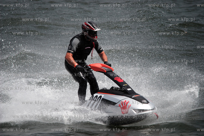 Mistrzostwa Polski Skuterow Wodnych przy molo w Brzeznie...