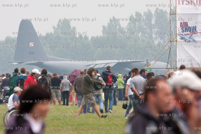 Air Show Radom 2009. Pierwszy dzien pokazow pokrzyzowala...