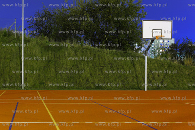 Boisko noca w Gdansku Oruni przy Zespole Ksztalcenia...