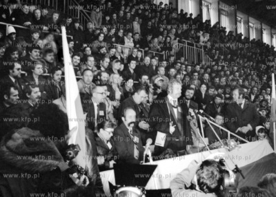 Objazd delegacji Solidarnosci po podkrakowskich miejscowosciach....