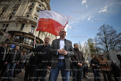 Warszawa, Minuta ciszy w intencji zmarlych osob w katastrofie...