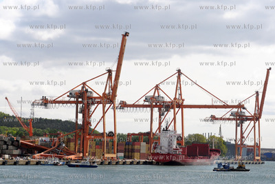 Przystan promowa Stena Line w Gdyni. Wychodzacy w podroz...