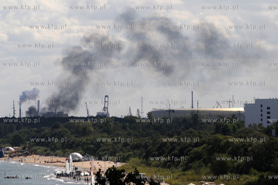 Pozar pustostanu na ulicy Hallera w Gdansku. Pozar...