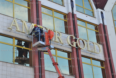 Gdansk. Zdjecie szyldu z budynku Artus Park przy ul...