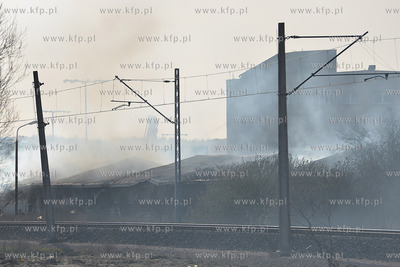 Pozar malarni firmy Indusco przy ul. Hutniczej w Gdyni,...