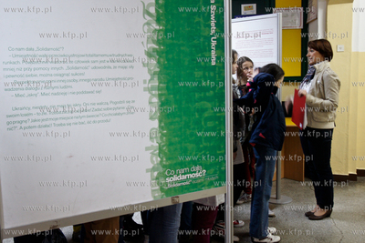 Gdansk. Gimnazjum nr 29 na Suchaninie. Wystawa IPN...