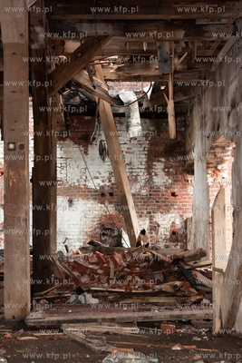 Starogard Gdanski. Zgliszcza zabytkowego mlyna po pozarze....