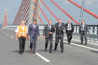 Otwarcie mostu w Kwidzynie. Nz. Premier Donald Tusk...