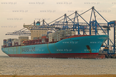 Gdansk. Estelle Maersk, jeden z najwiekszych kontenerowcow...