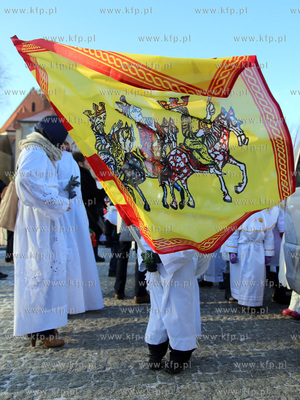 Orszak Trzech Kroli na ulicach Chojnic. 06.01.2015...