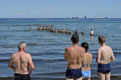Sopot. Plaza. Okolo godz 13 do morza na wysokosci wejscia...
