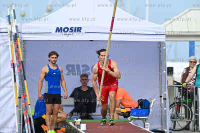 36. Tyczka na molo. 23.06.2023 fot. Wojciech Stróżyk...