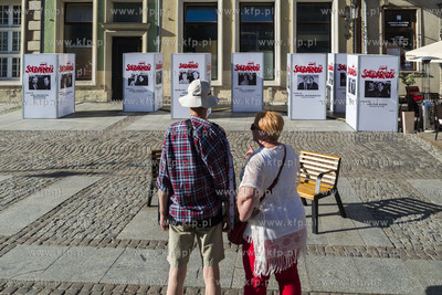 Gdańsk, ul. Długa. Wystawa "Drużyna Lecha", plakaty...