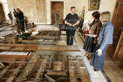 Uratowane zabytki ze spalonego kosciola sw. Katarzyny...