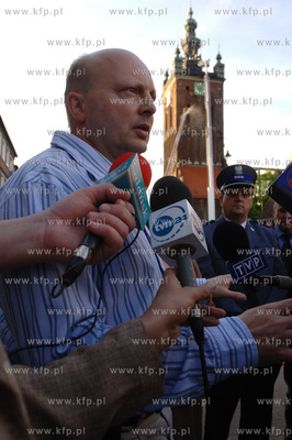 Pozar kosciola sw. Katarzyny w Gdansku. Wojewoda Pomorski...