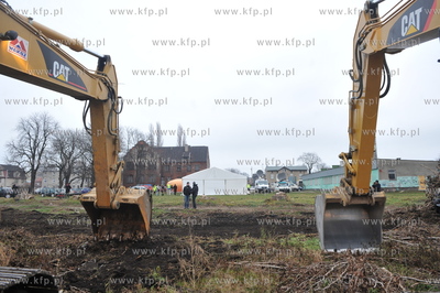 Rozpoczecie prac ziemnych pod budowe stadionu pilkarskiego...