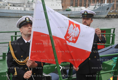 Uroczystosc nadania imienia i podniesienia bandery...