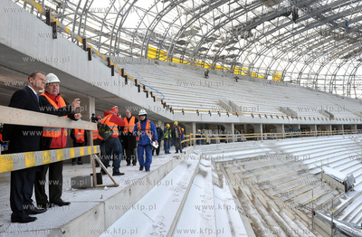 Konferencja prasowa premiera Donalda Tuska na stadionie...