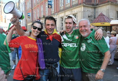 Ulice Dluga i Dlugi Targ w Gdansku dzien przed meczem...