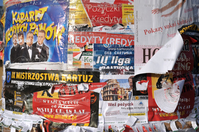 Slup ogloszeniowy w Kartuzach pomiedzy centrum handlowym...