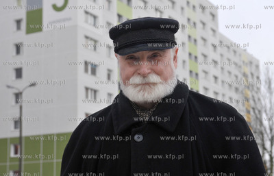 Pisarz Stefan Chwin w miejscu swojego zamieszkania,...