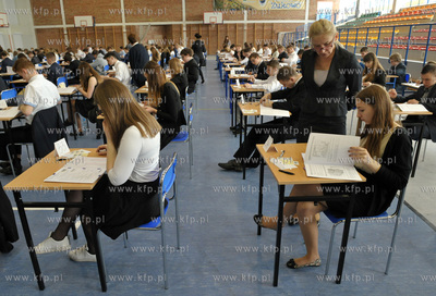Zukowo. Gimnazjum nr 2. Drugi dzien egzaminu gimnazjalnego,...
