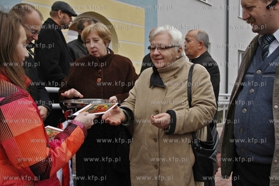 Uroczystosc przekazania mieszkan nowym lokatorom w...