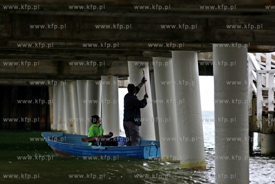 Pozimowa kosmetyka molo w Gdańsku Brzeźnie.
13.05.2015
fot....