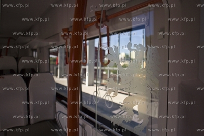 Przejazd i prezentacja składu PKM ze stacji Niedźwiednik...