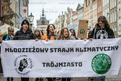 Gdańsk. Protest Młodzieżowego Strajku Klimatycznego:...