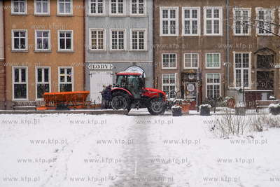 Zima z Gdańsku. Pług na ul. Świętego Ducha. 11.01.2025...