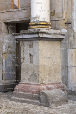 Tymczasowy, na czas remontu,  płot zniknął i odsłonił...