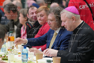 Sopot. Hala 100-lecia. Śniadanie wielkanocne dla potrzebujących...