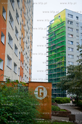 Gdansk. Zaspa. Pilotow 10. Demontaz rusztowania i odsloniecie...