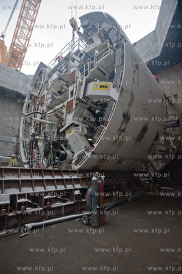 Gdansk. Wisloujscie. Montaz maszyny drazacej TMB, ktora...