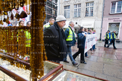 Gdansk. Ul. Dluga. Manifestacja niezadowolonia, zorganizowana...