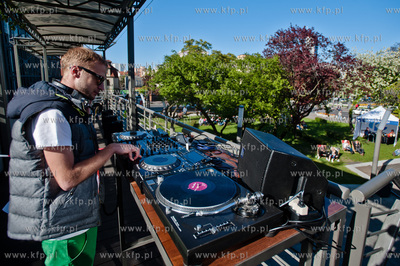 Gdynia. Skwer Stefana Zeromskiego. Majowka z InfoBoxem....