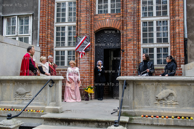 Gdansk. Kamienica przy ul. Mariackiej. Odsloniecie...