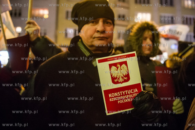 Gdynia. Pikieta Solidarnie dla Polski, zorganizowana...