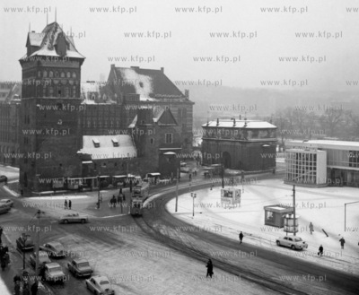 Gdansk Targ Weglowy zima. Na przystanku dla wysiadajacych...