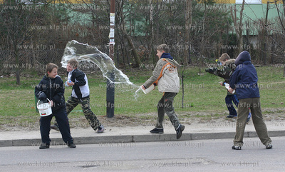 Smingus Dyngus na ulicach Rumi. 
17.04.2006 
Fot....